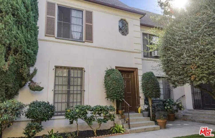 207 N Swall Drive, Beverly Hills, California 90211