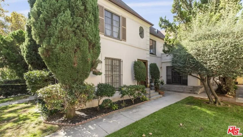 207 N Swall Drive, Beverly Hills, California 90211