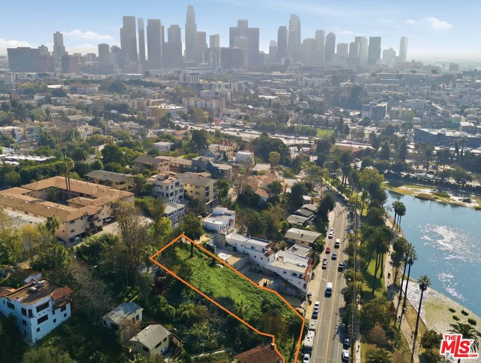 734 Echo Park