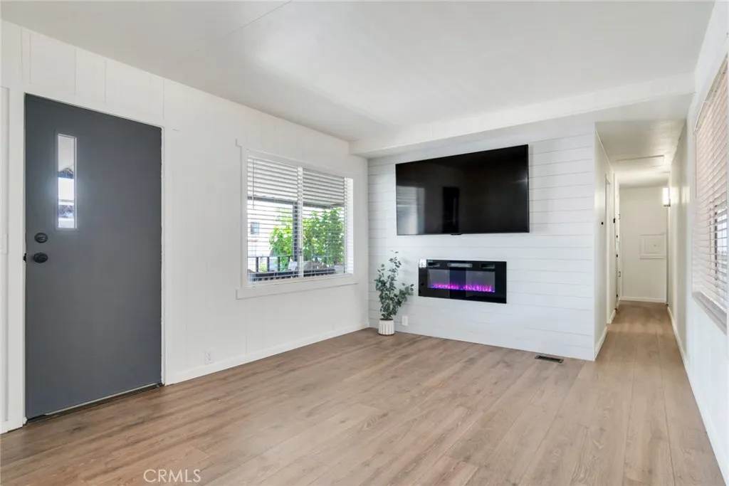 Fireplace with Thermostat and flame color setting by remote control