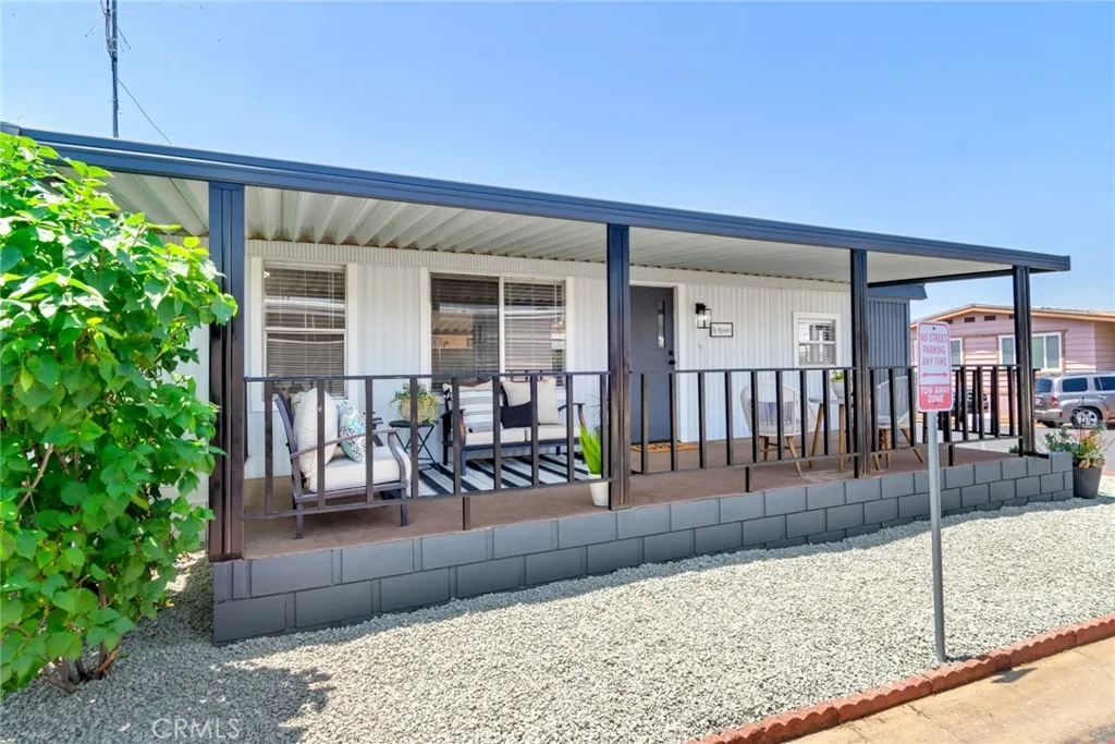 Corner lot provides and open porch
