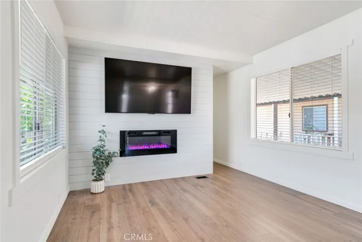 75 inch TV with bracket included
