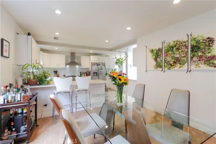 Dining to Kitchen