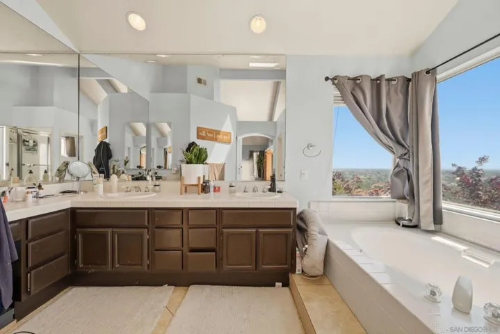11858 Mendiola Point, San Diego, California 92129