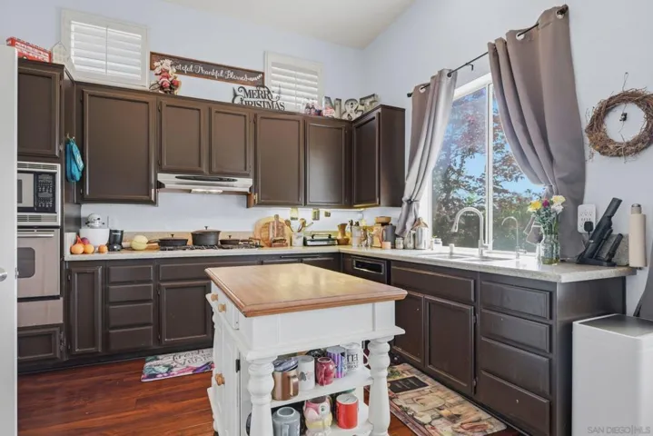 11858 Mendiola Point, San Diego, California 92129