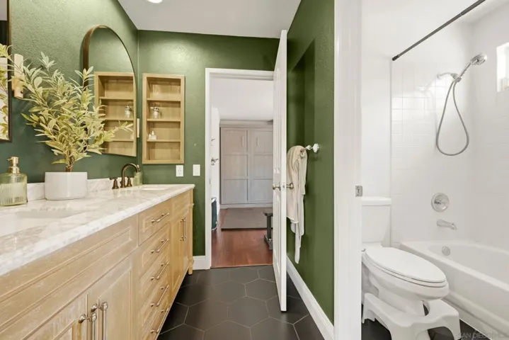11858 Mendiola Point, San Diego, California 92129