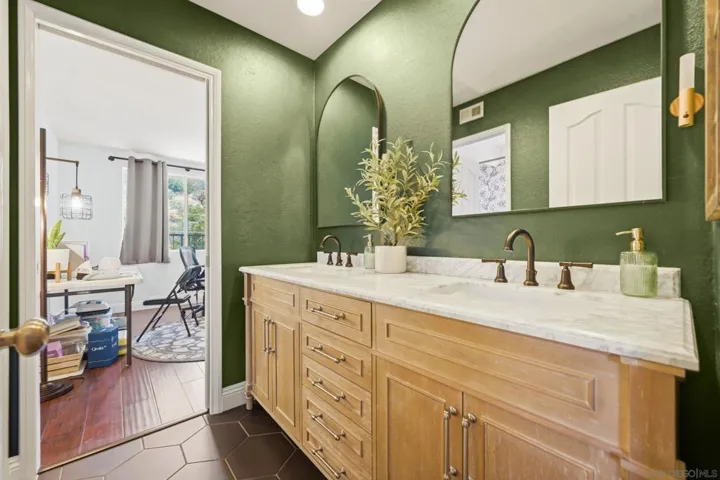 11858 Mendiola Point, San Diego, California 92129