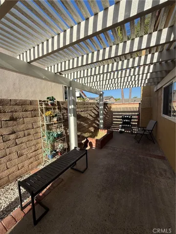 patio off of kitchen