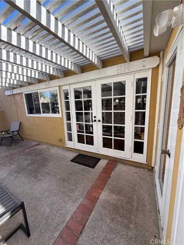 patio off of kitchen
