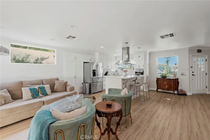 5231 Glasgow Way, Westchester, California 90045