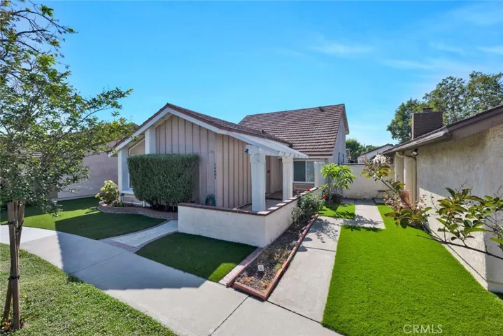 Located in the Laurelwood Community!