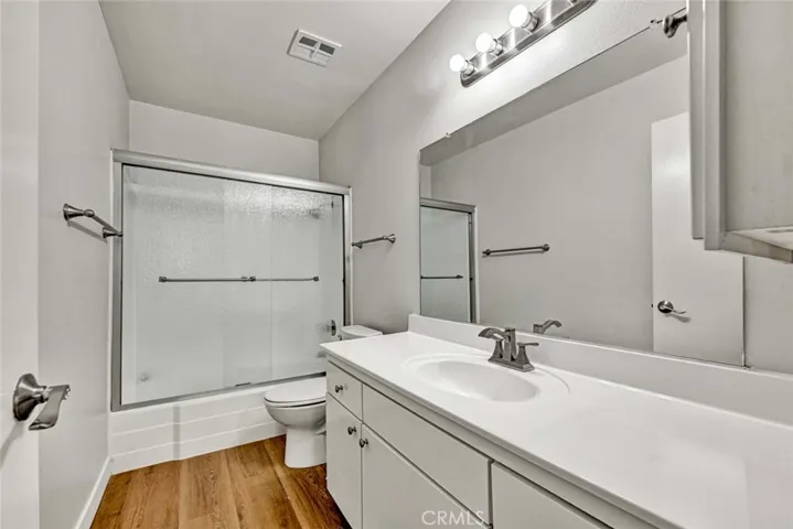 Upstairs full bathroom