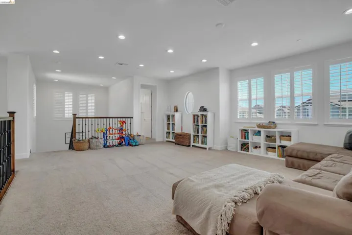 Upstairs Spaceous Loft