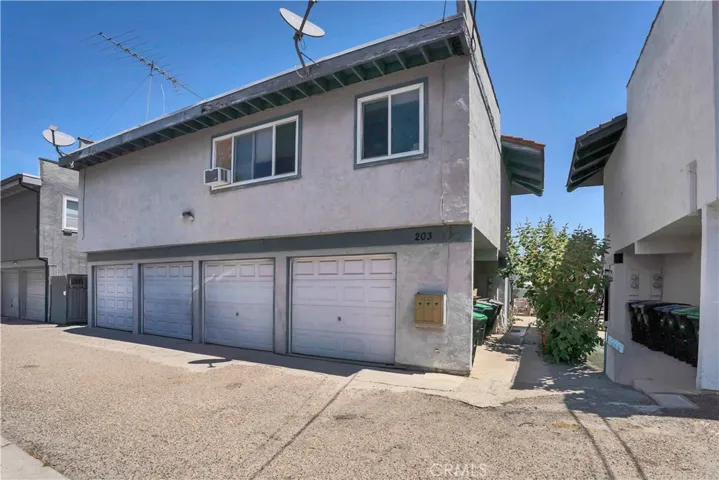 203 Ogle Street, Costa Mesa, California 92627