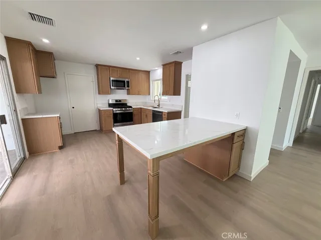 924 Lorna, Corona, California 92882