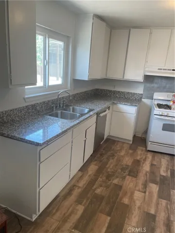 11015 Oakwood, Hesperia, California 92345