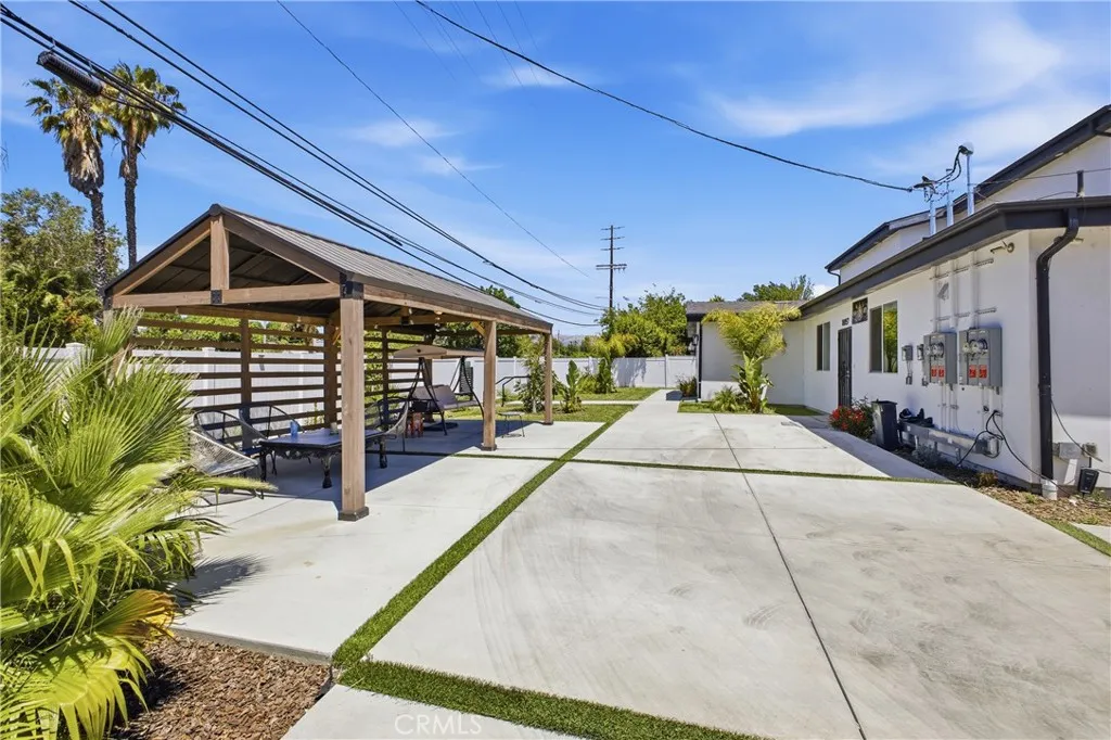18853 Saticoy, Reseda, California 91335 — photo 4