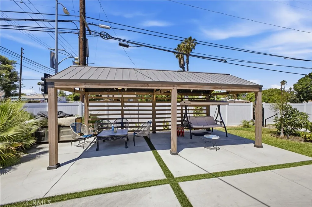 18853 Saticoy, Reseda, California 91335 — photo 5