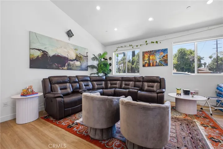 18853 Saticoy, Reseda, California 91335