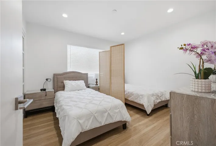 18853 Saticoy, Reseda, California 91335
