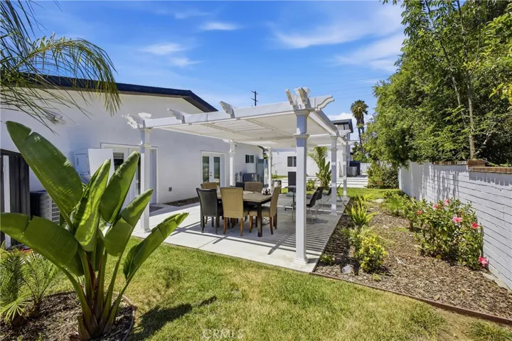 18853 Saticoy, Reseda, California 91335
