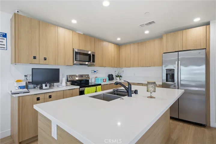18853 Saticoy, Reseda, California 91335
