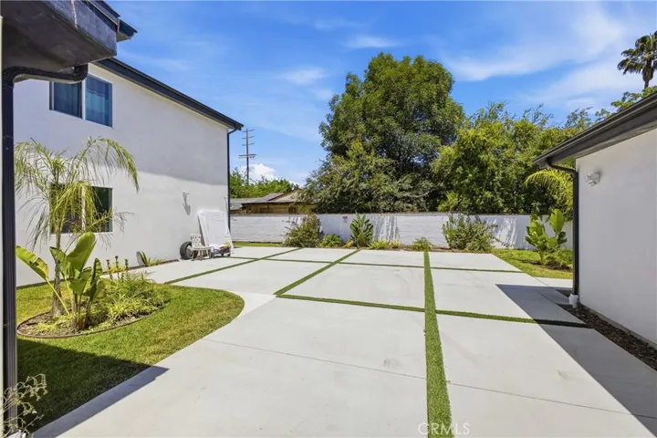 18853 Saticoy, Reseda, California 91335