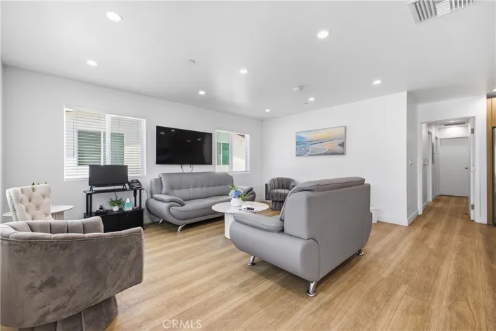 18853 Saticoy, Reseda, California 91335