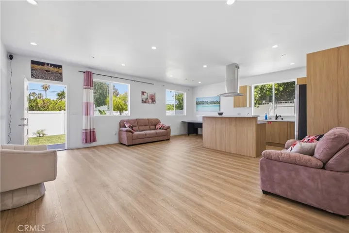 18853 Saticoy, Reseda, California 91335