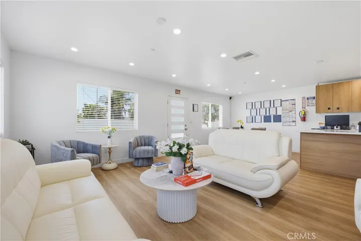 18853 Saticoy, Reseda, California 91335