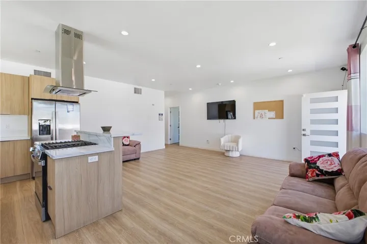 18853 Saticoy, Reseda, California 91335