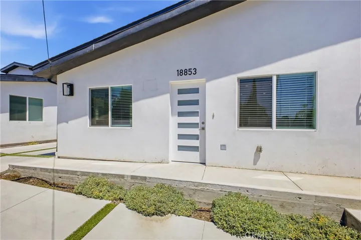 18853 Saticoy, Reseda, California 91335
