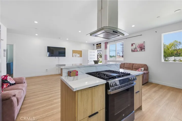 18853 Saticoy, Reseda, California 91335
