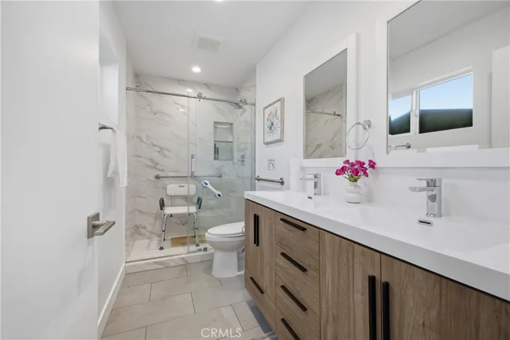 18853 Saticoy, Reseda, California 91335