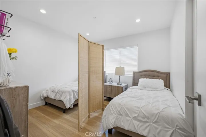 18853 Saticoy, Reseda, California 91335