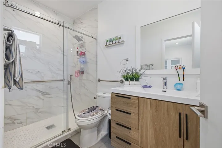 18853 Saticoy, Reseda, California 91335