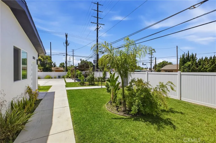 18853 Saticoy, Reseda, California 91335