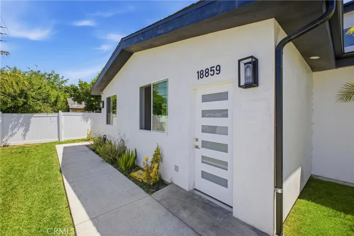 18853 Saticoy, Reseda, California 91335