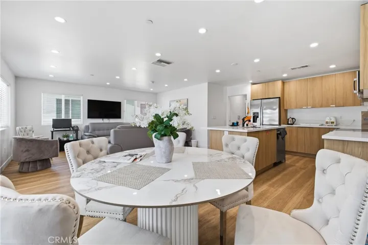 18853 Saticoy, Reseda, California 91335