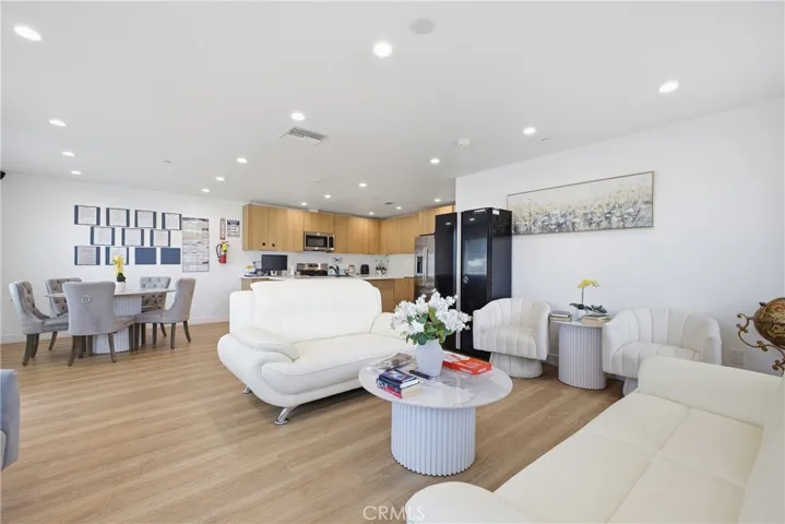 18853 Saticoy, Reseda, California 91335
