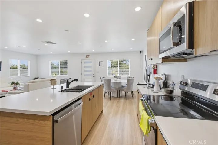 18853 Saticoy, Reseda, California 91335