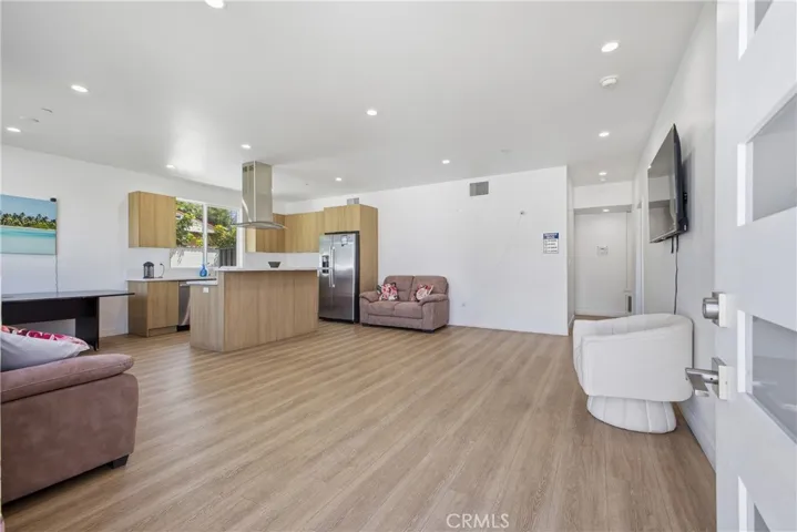 18853 Saticoy, Reseda, California 91335