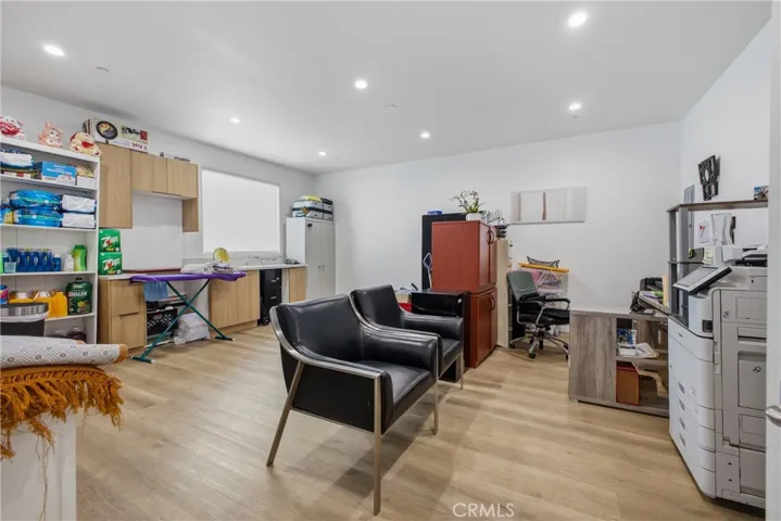 18853 Saticoy, Reseda, California 91335