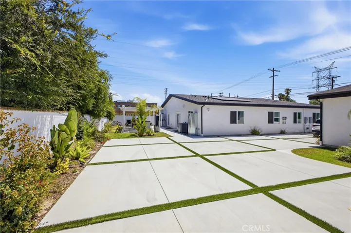 18853 Saticoy, Reseda, California 91335