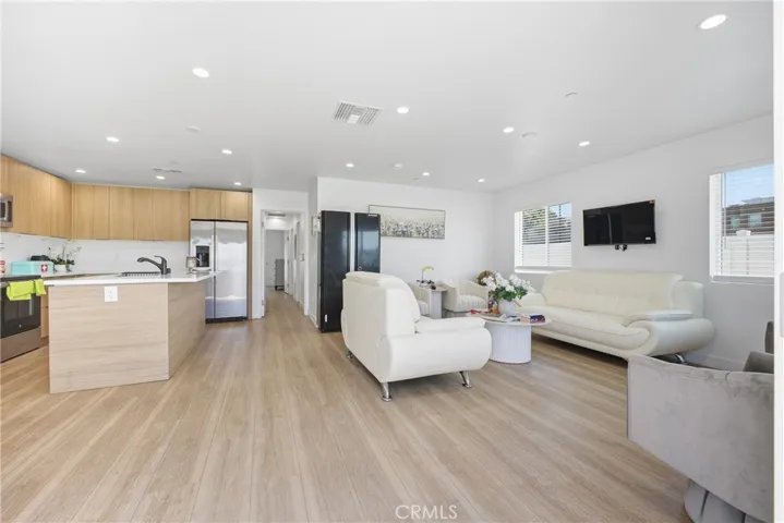 18853 Saticoy, Reseda, California 91335