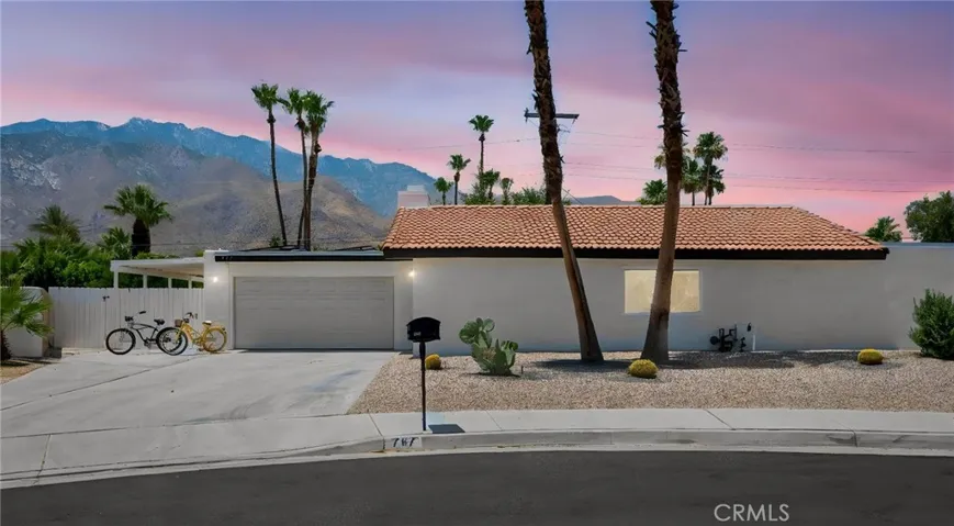 767 E El Escudero, Palm Springs, California 92262