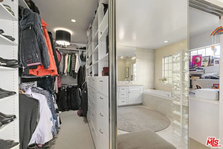 5176 Don Pio Drive, Woodland Hills, California 91364