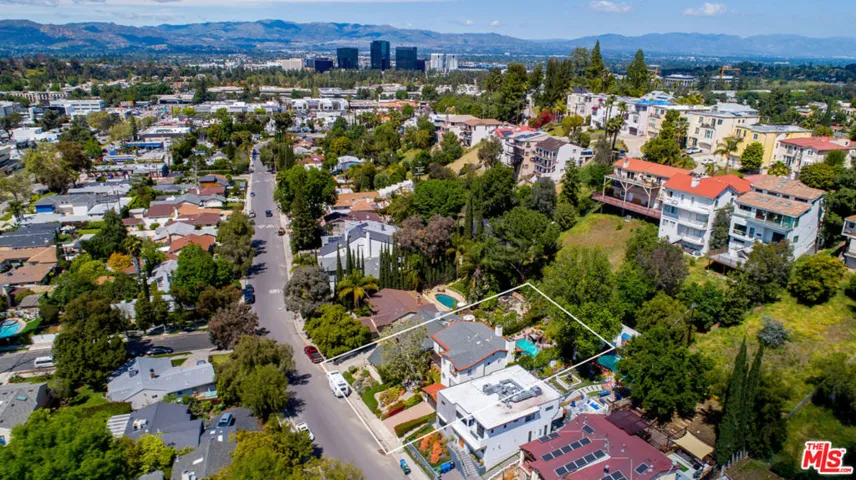 5176 Don Pio Drive, Woodland Hills, California 91364