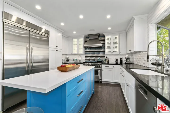5176 Don Pio Drive, Woodland Hills, California 91364