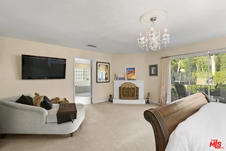 5176 Don Pio Drive, Woodland Hills, California 91364